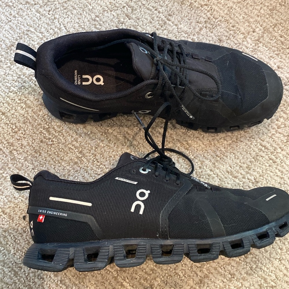 ON barely worn cloud waterproof women’s shoes